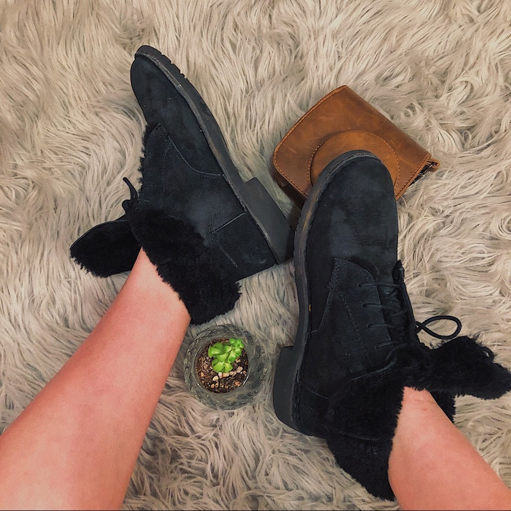 Black Quincy Boots // UGG Australia